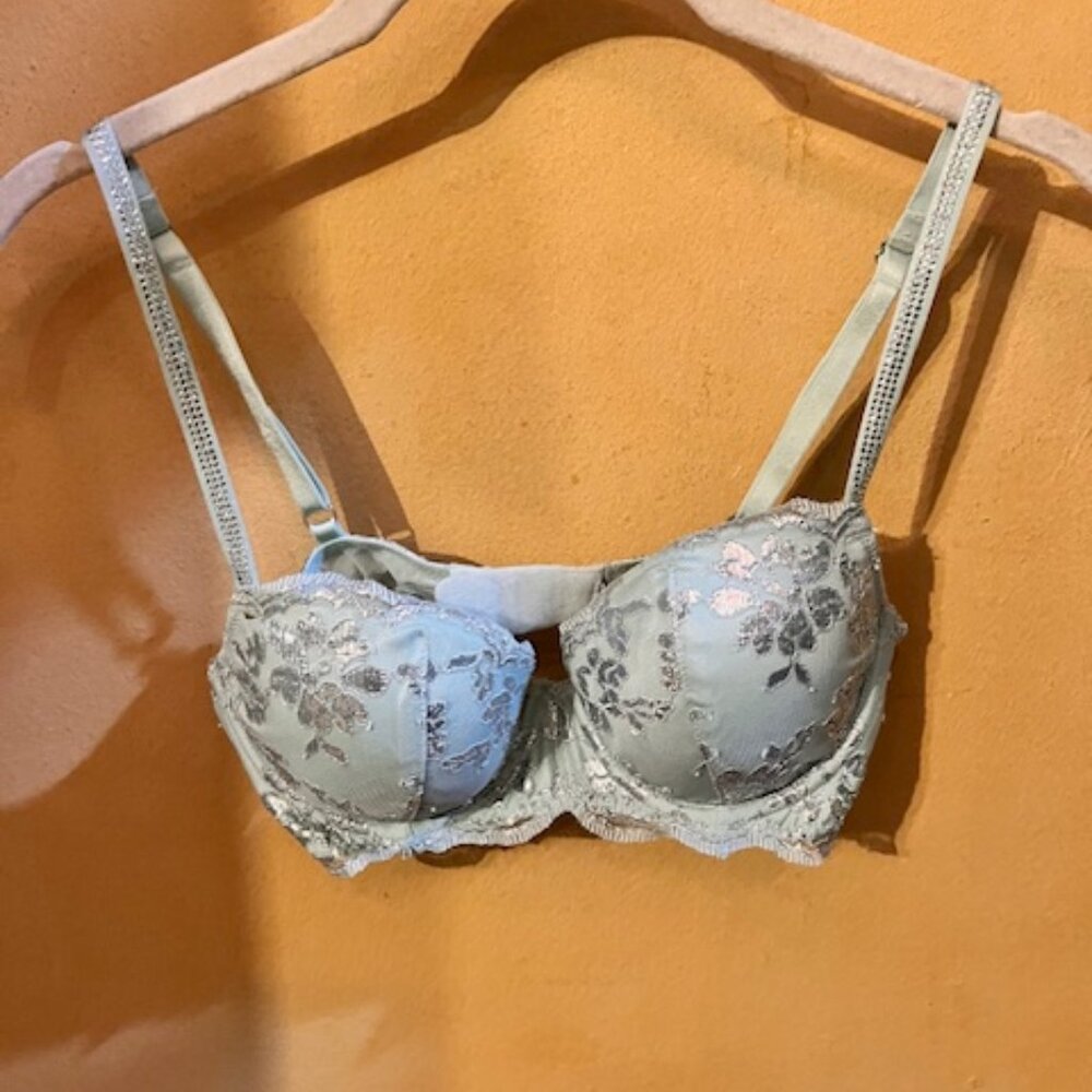New Victories Secret bra mint green, silver threading and rhinestones on straps